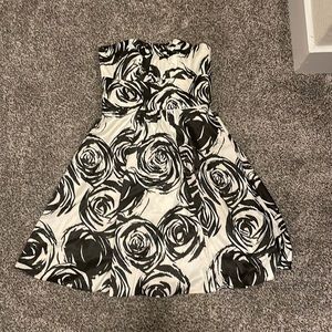 White House Black Market Strapless Dress Black and White Rose Floral Pattern